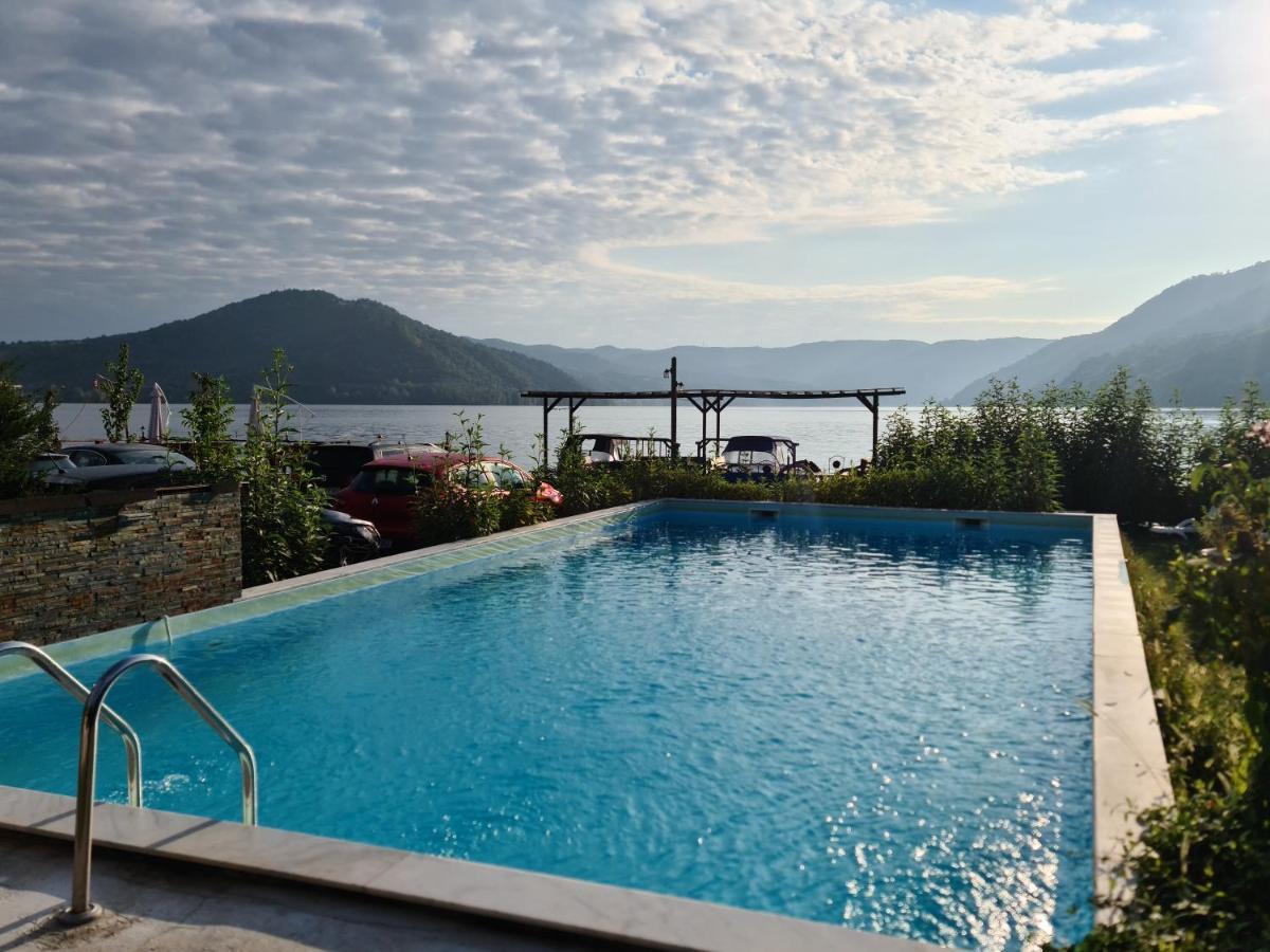 Casa Wanted Orsova Hotel ภายนอก รูปภาพ