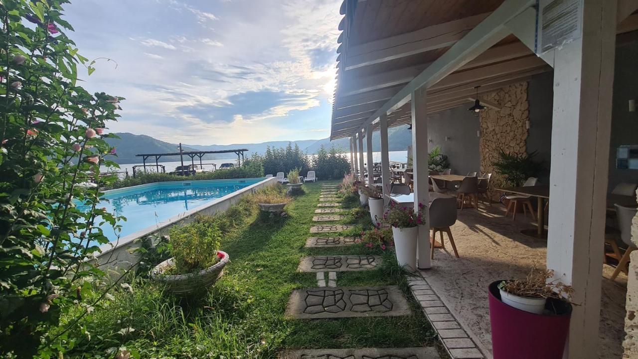 Casa Wanted Orsova Hotel ภายนอก รูปภาพ