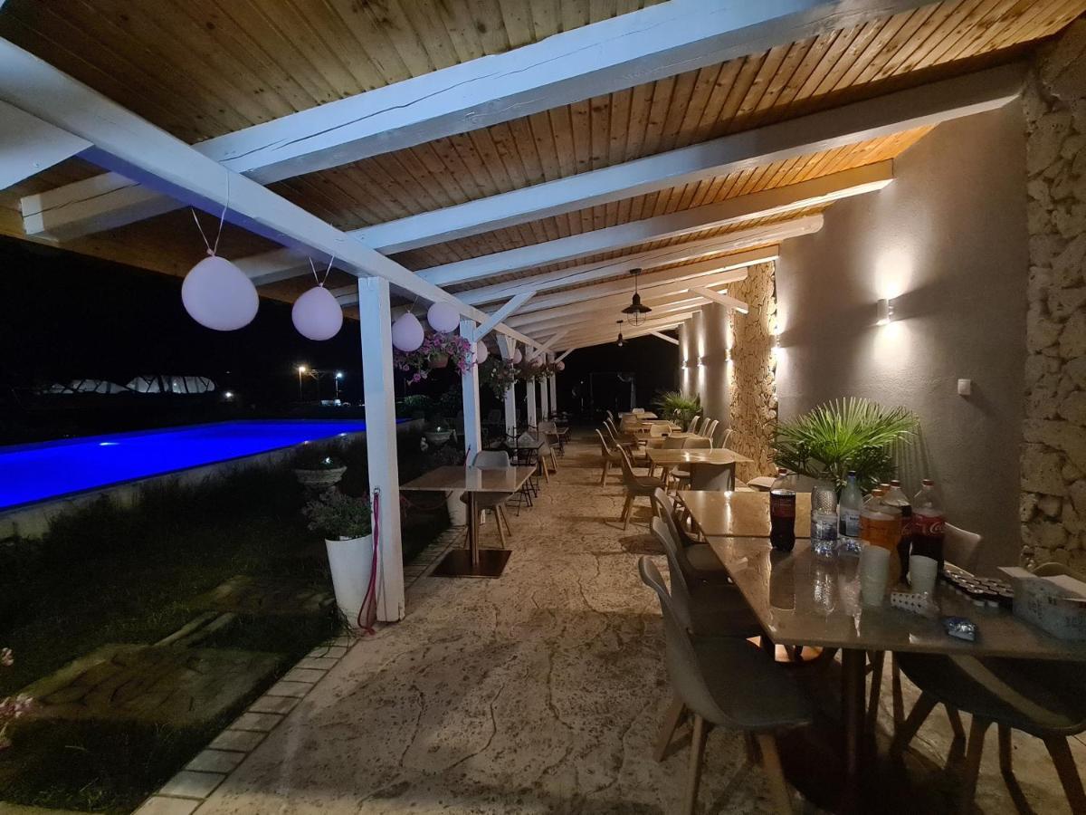 Casa Wanted Orsova Hotel ภายนอก รูปภาพ