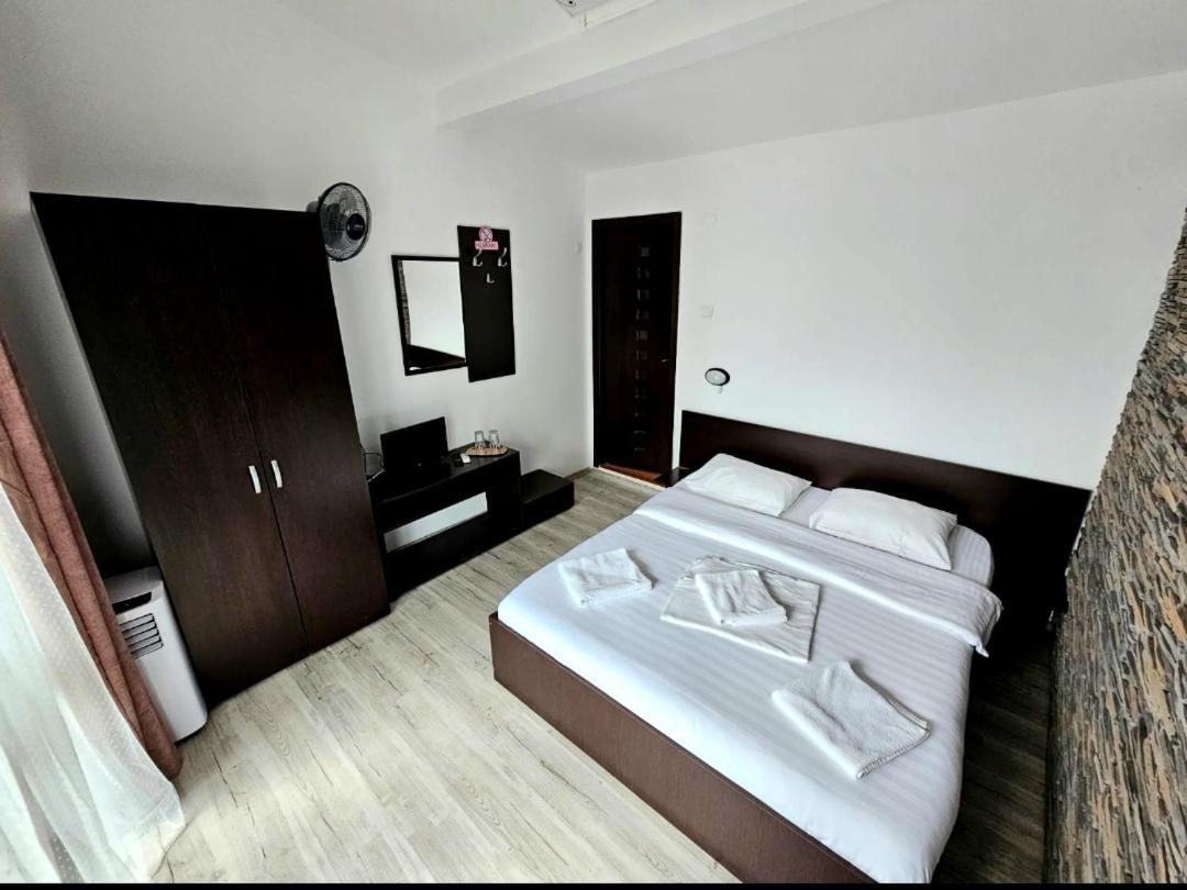 Casa Wanted Orsova Hotel ภายนอก รูปภาพ