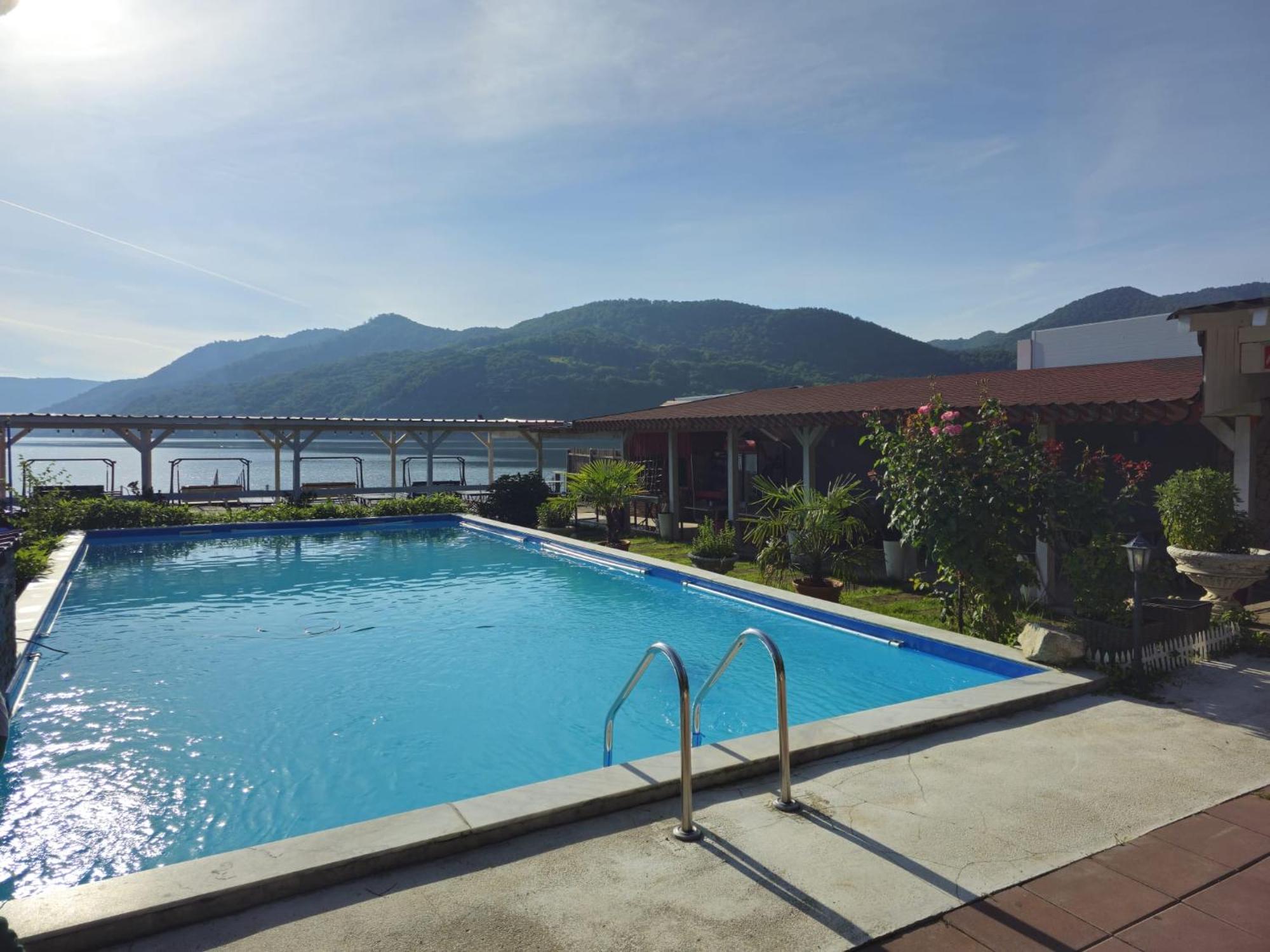 Casa Wanted Orsova Hotel ภายนอก รูปภาพ