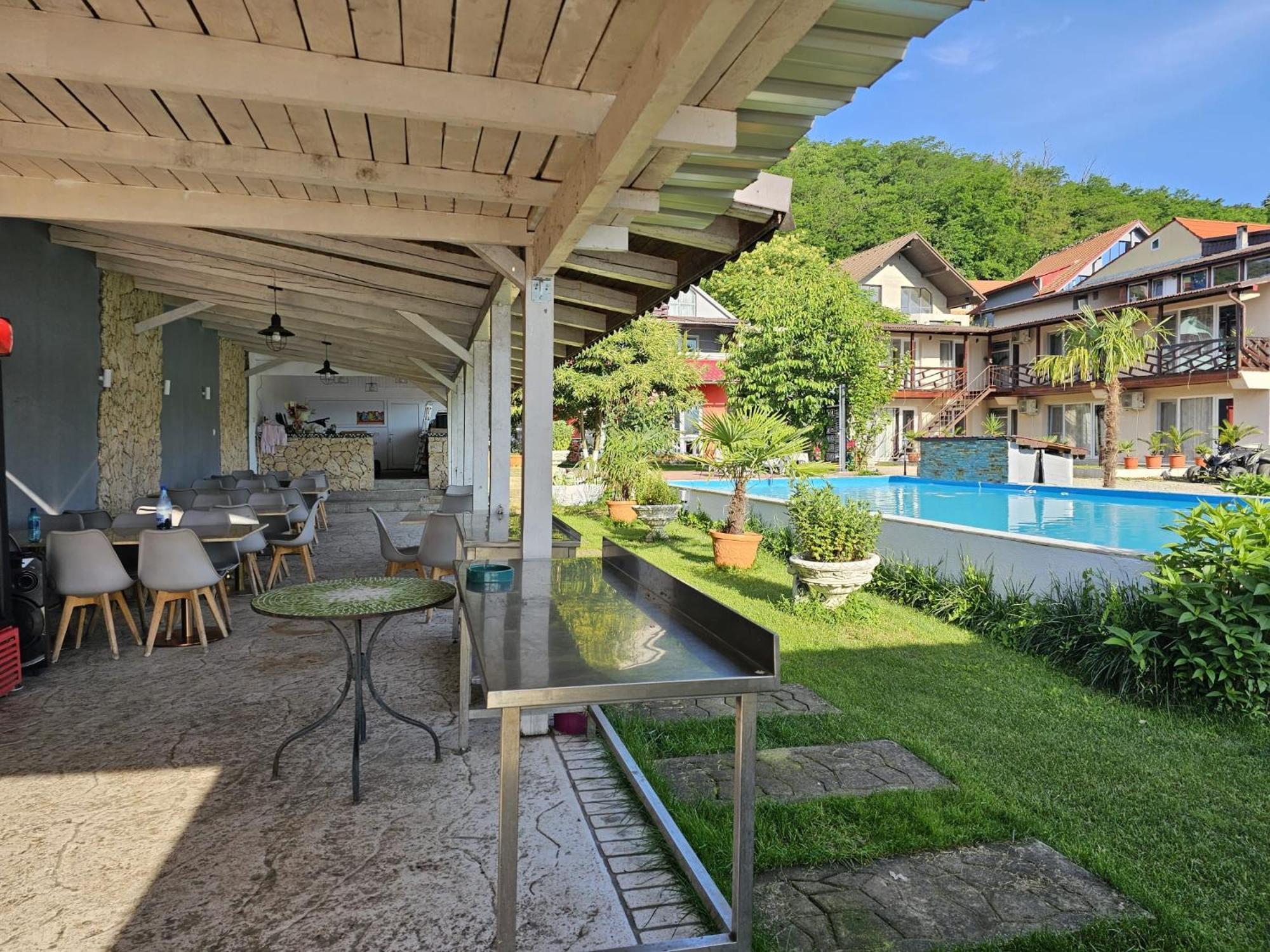 Casa Wanted Orsova Hotel ภายนอก รูปภาพ