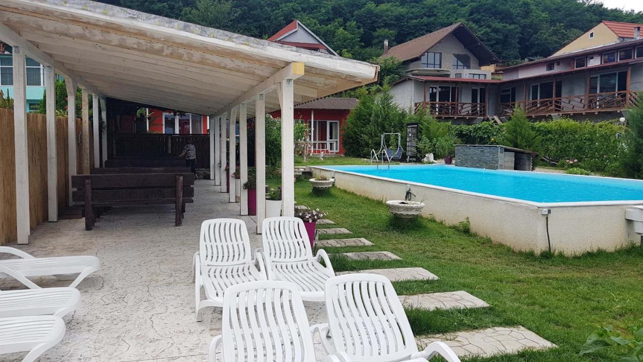 Casa Wanted Orsova Hotel ภายนอก รูปภาพ